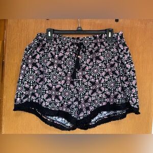 Juniors No Boundaries floral shorts size xxxl